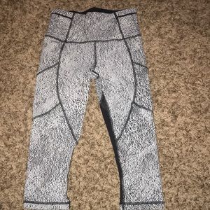 RARE LULU LEMON CROP REFLECTIVES